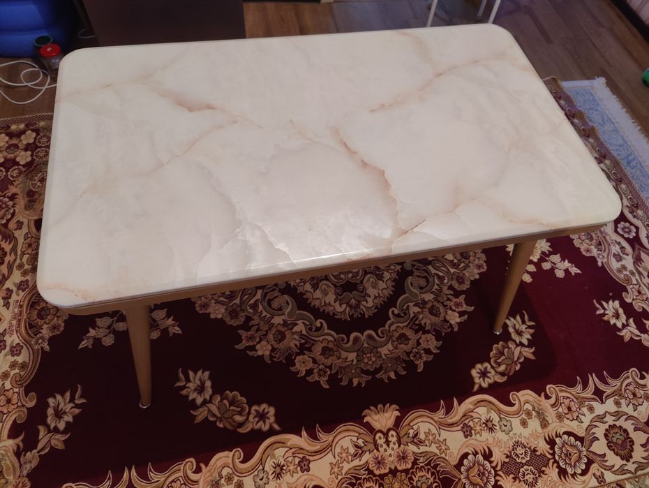 Стол және стул сатылады