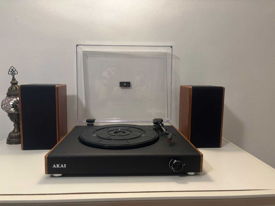 Sistem pick-up cu boxe AKAI ATT 240SP