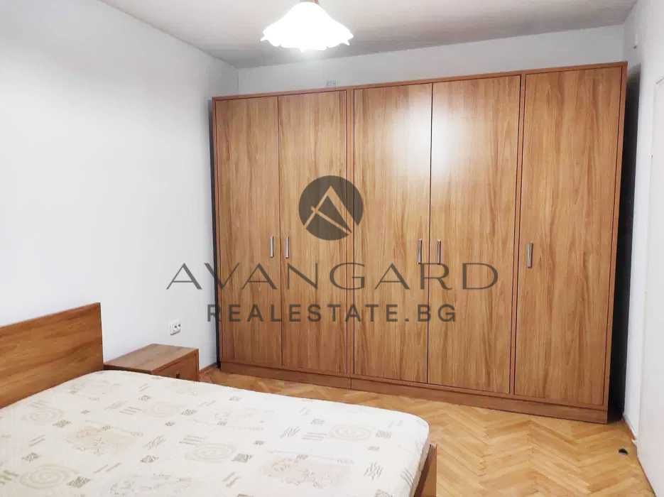 Продава се Тристаен апартамент в Пловдив, Кючук Париж - 82 кв.м за 1599 €/кв.м - Снимка #2