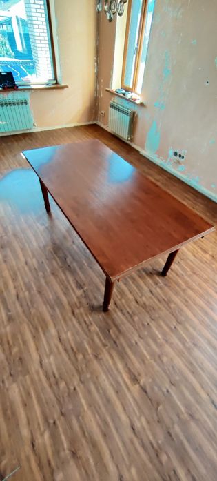 Продам стол в хорошем состоянии.