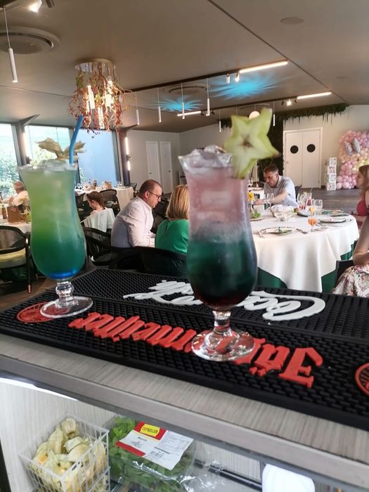 Open / Cocktails BAR ..