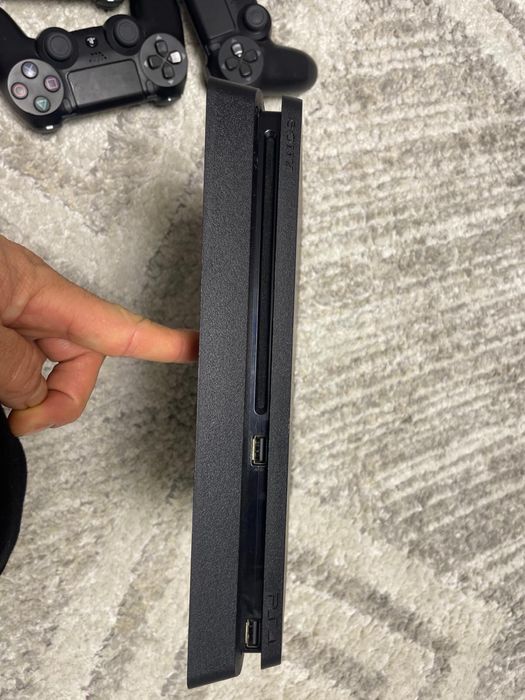 Vand Ps 4 slim cu 4 controllere
