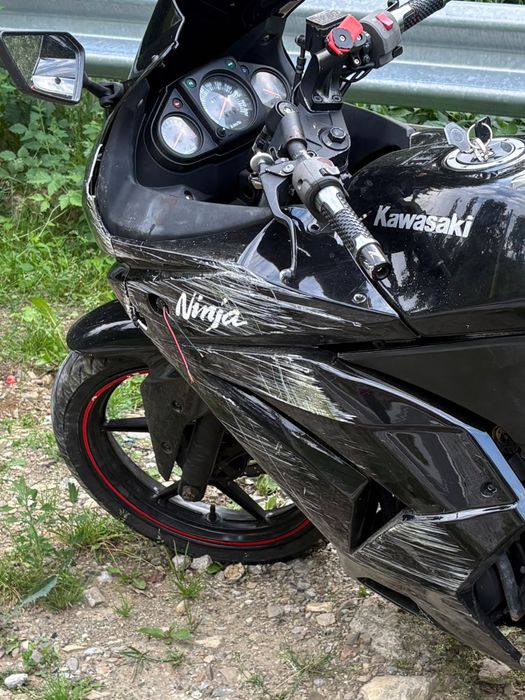 Kawasaki Ninja 250R – DEZMEMBREZ / Se vinde pentru piese