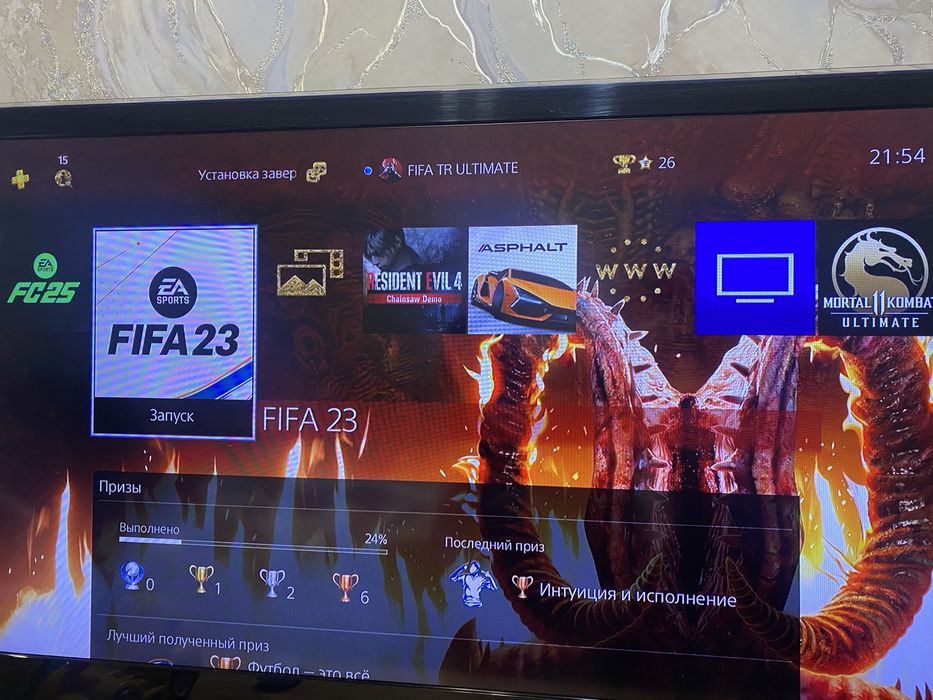 Sony PlayStation 4 в хорошем состоянии два джостика