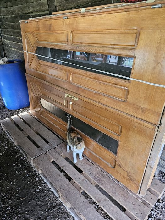 Ușă exterioară din  lemn