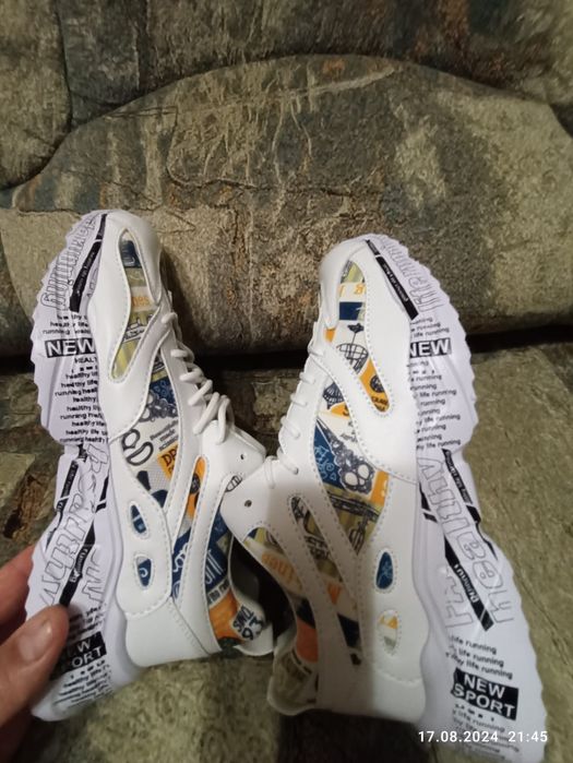 Продам унисекс кросовки