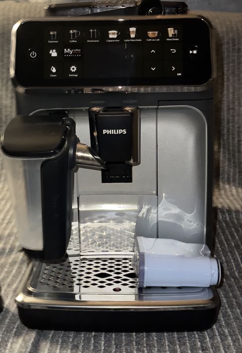 Espressor Philips din seria Latte go 5400