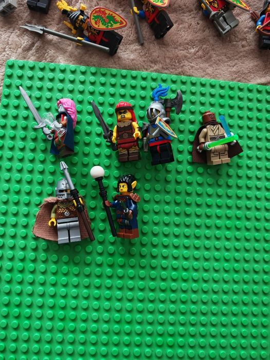 Figurine Lego de vânzare