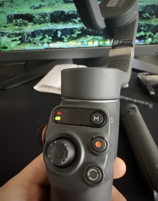 Stabilizator DJI Osmo Mobile 6 – ca nou, cu toate accesoriile