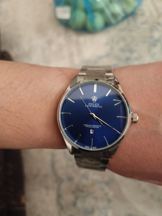 Продам кварцевые часы мужские