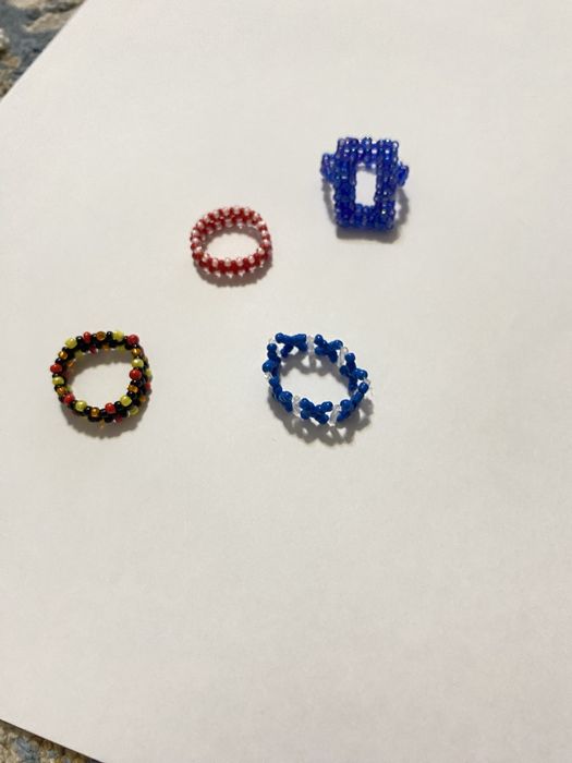 Продам красивые  украшения из бисера