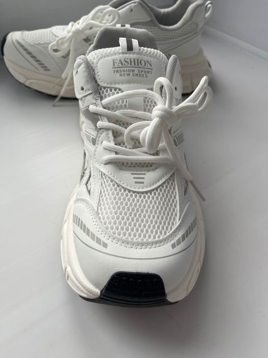 Новые кроссовки 40-43 размер