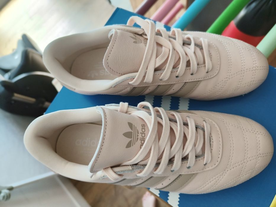 Adidas 39 номер кецове цвят пудра. Цена 50 лева