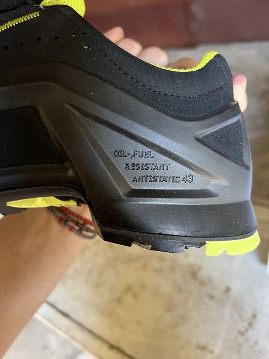 Vand pantofi protectie Uvex marimea 43 cu sistem BOA