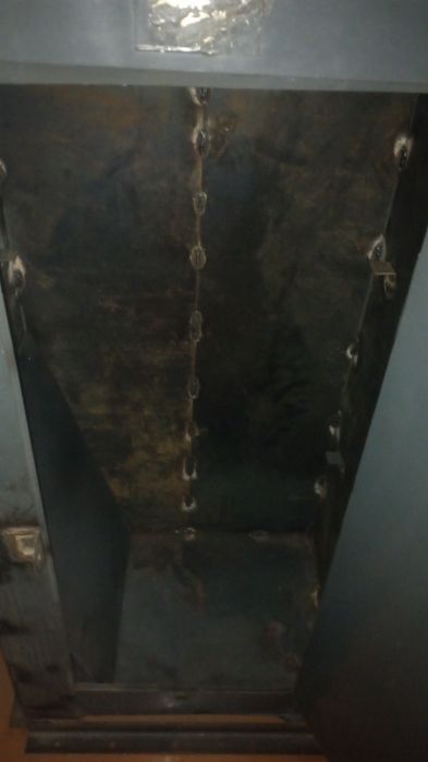 Сейф металлический