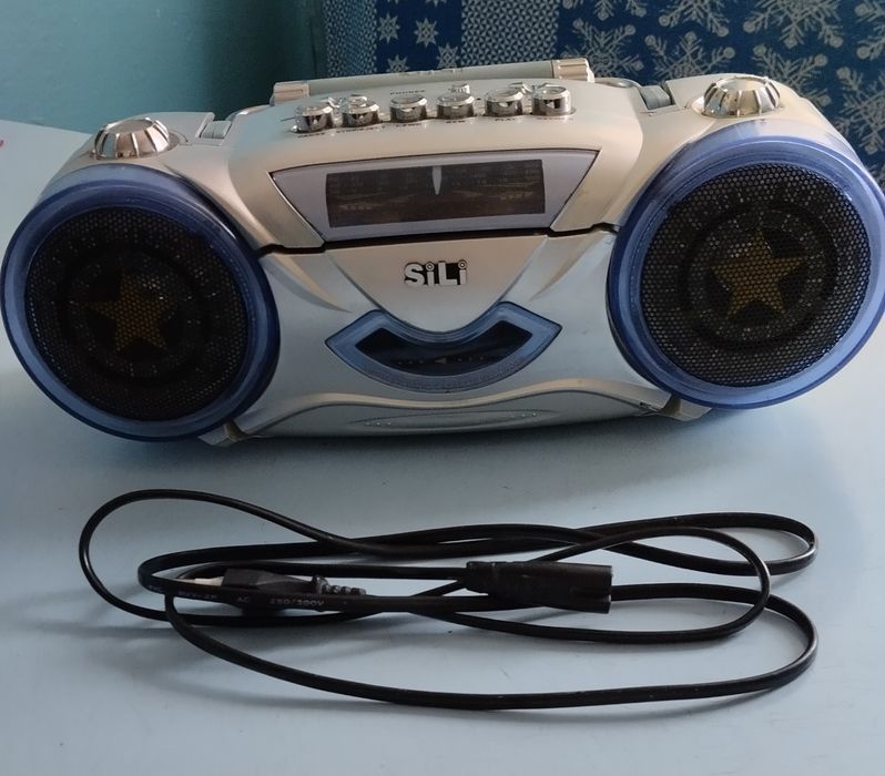 Магнитофон переносной