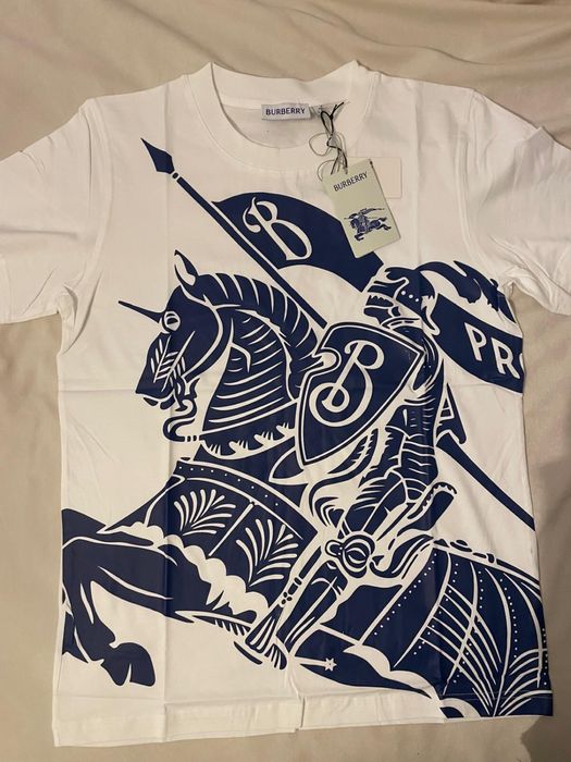 Burberry тениска.Налични размери S,M,L,Xl,2Xl