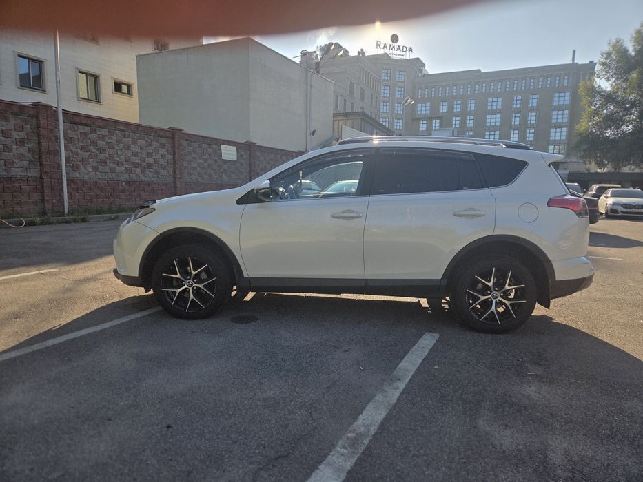 TOYOTA RAV4 2018 г.в.