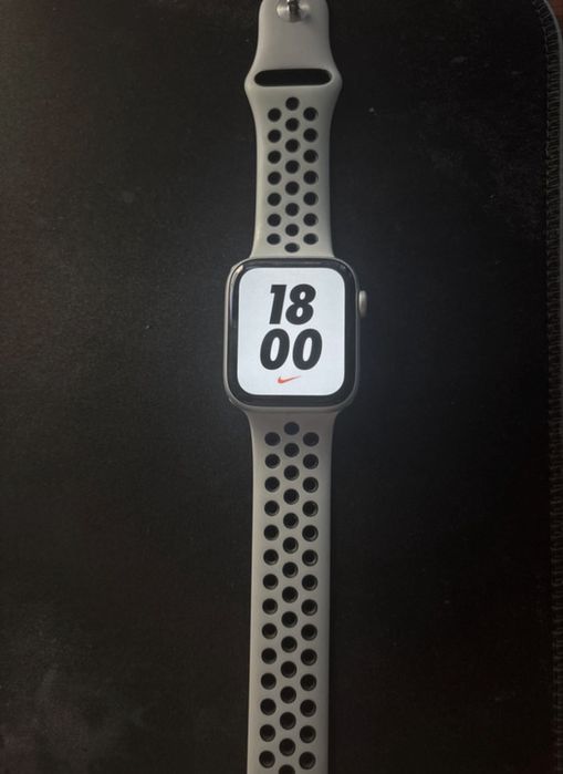 Apple Watch Series 6 Nike edition Gps 44mm aluminium + ceramic case