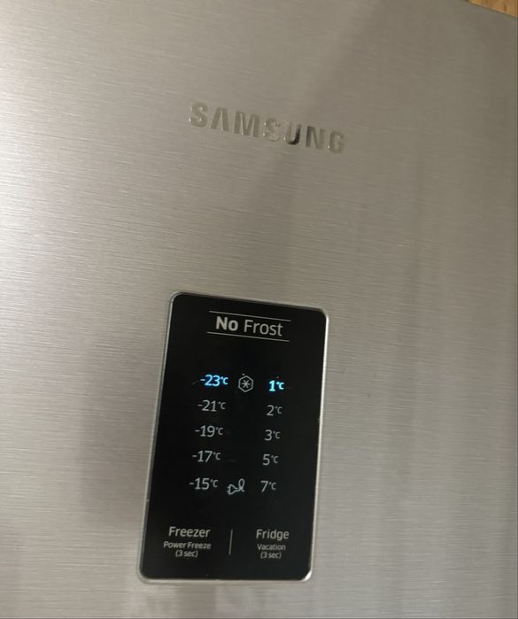 Холодильник Samsung