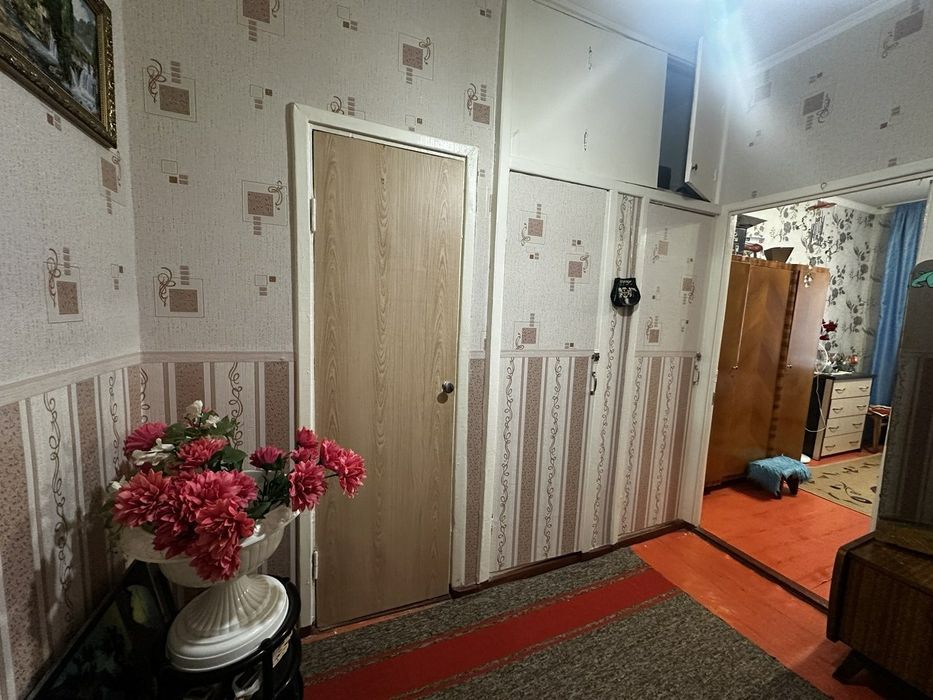 Продаю свою квартиру в Чирчике 8 мкр-он