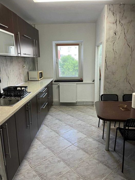Inchiriez apartament 3 camere