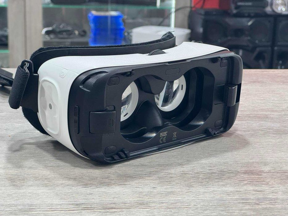 Samsung Gear VR by Oculus