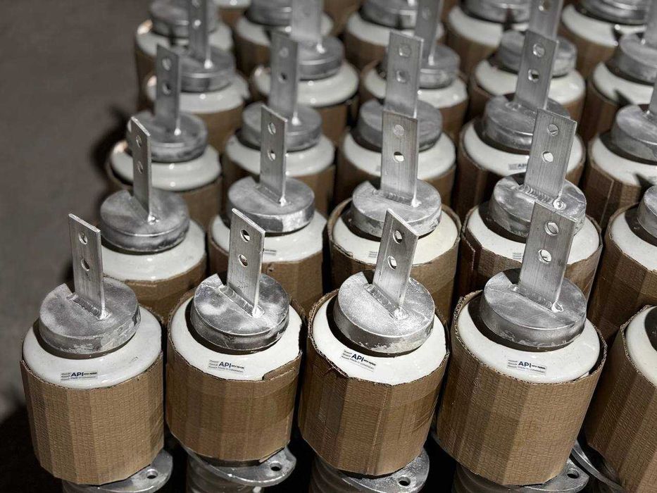 фарфоровые изоляторы шф-10 шф-20 с4 ИПУ тф-20