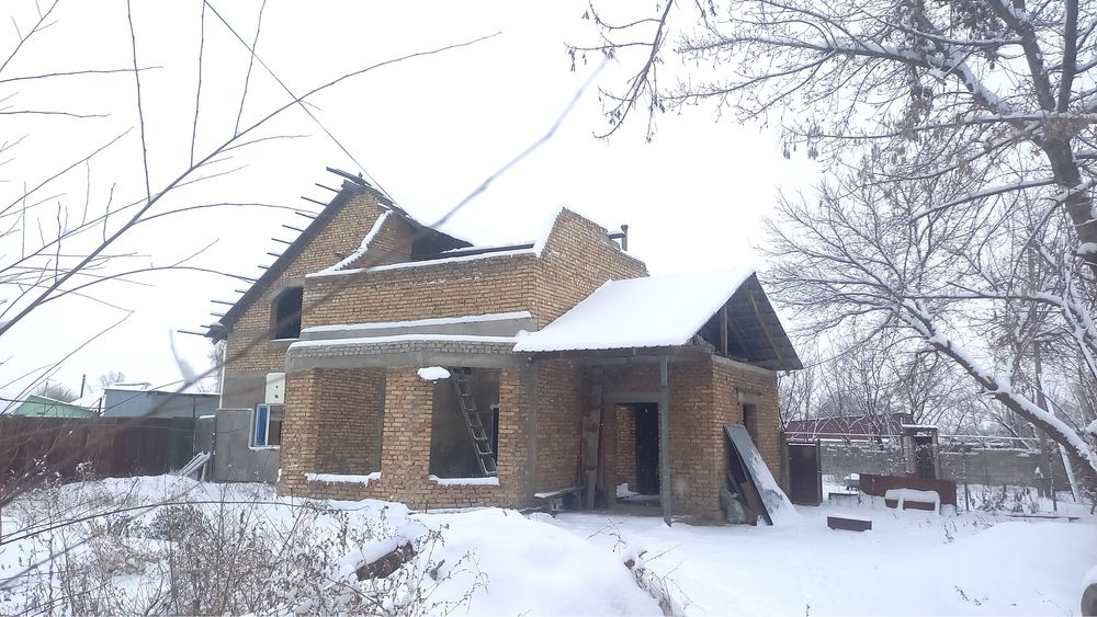 Спочно продам кирпичный дом