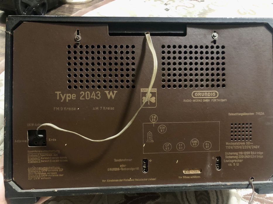 Radio pe lampi Grundig 2043W retro vintage antic carcasa lemn