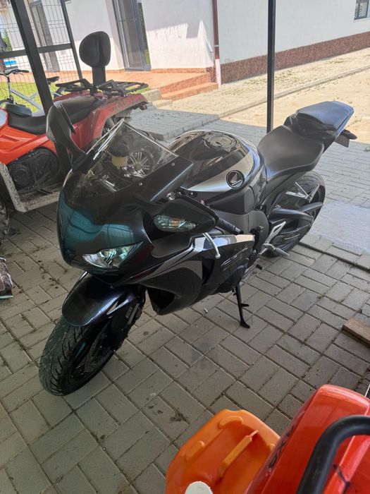 Vând Honda CBR 1000