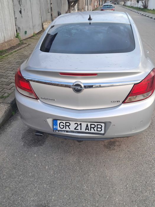 Masina auto opel insignia