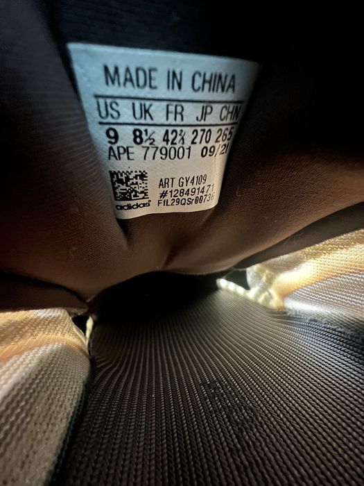 НОВИ ! Adidas Yeezy 700 V3 – размер 42 2/3