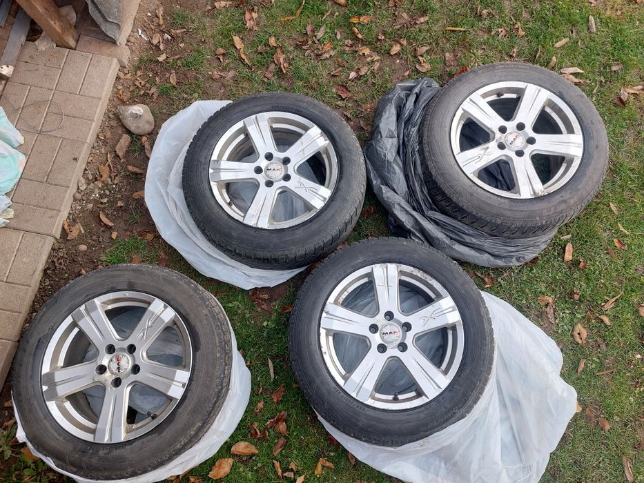 Vând 2 seturi de jante