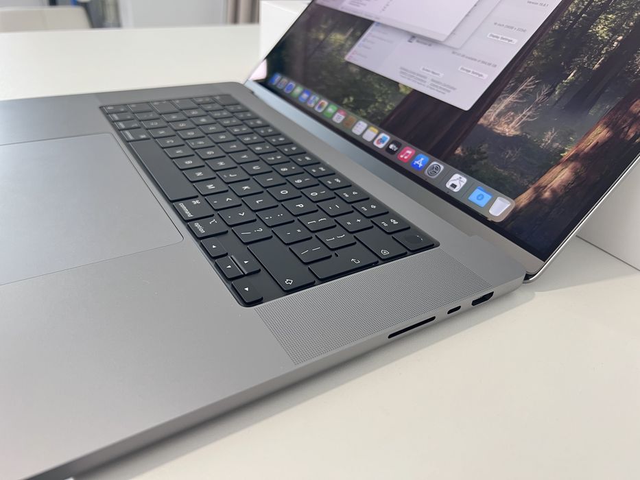 Macbook Pro 16 M1 Max 64 GB 1 Tera  Baterie 99%  38 cicluri NOU