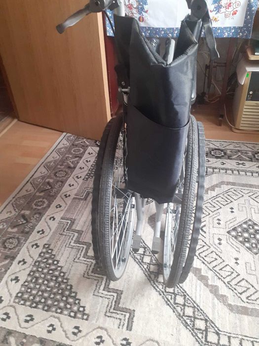 Carucior cu rotile pliabil