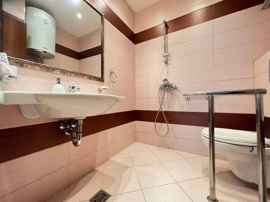 Дава се под наем Двустаен апартамент в Бургас, Изгрев - 89 кв.м за 612 € - Снимка #5