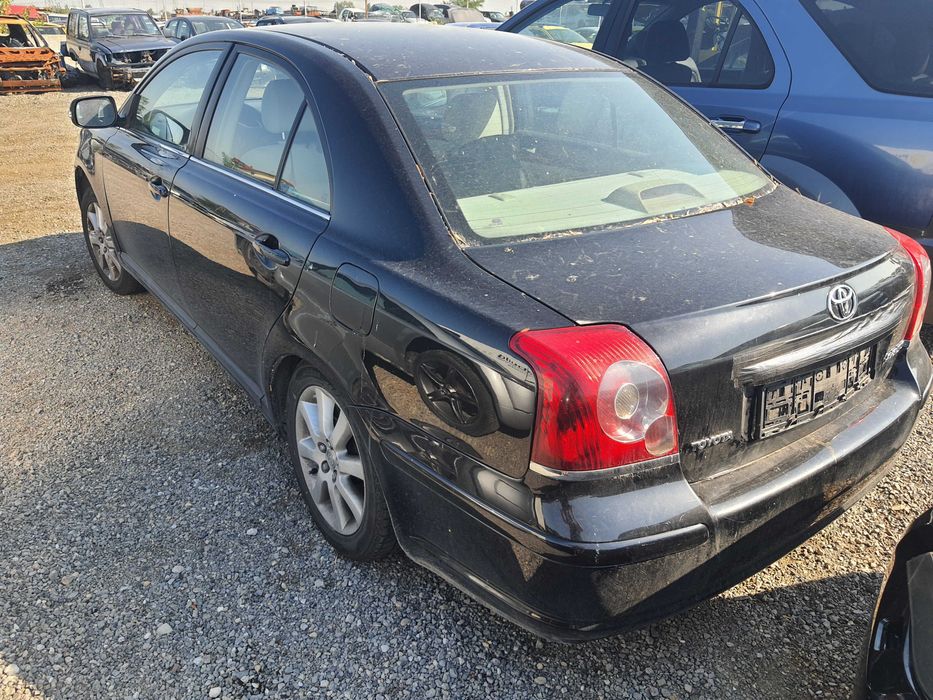 На части! Toyota Avensis 1.8i