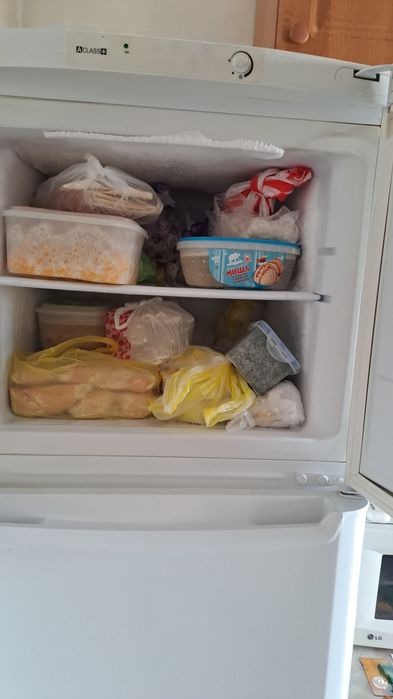 Холодильник "INDESIT"