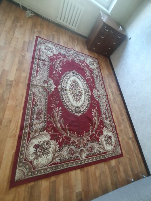 Ковер в хорошем состоянии