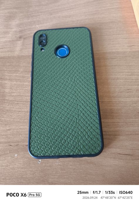 Телефон марки Huawei в хорошем состоянии