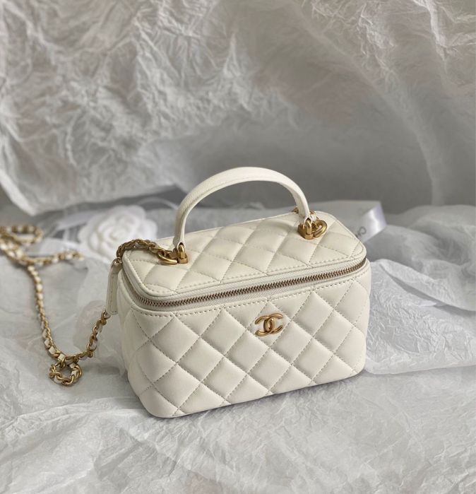 Mini white bags Chanel