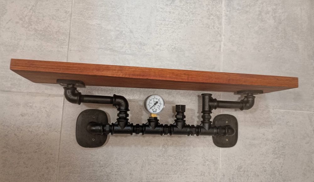 Индустриален винтидж рафт от масивно дърво