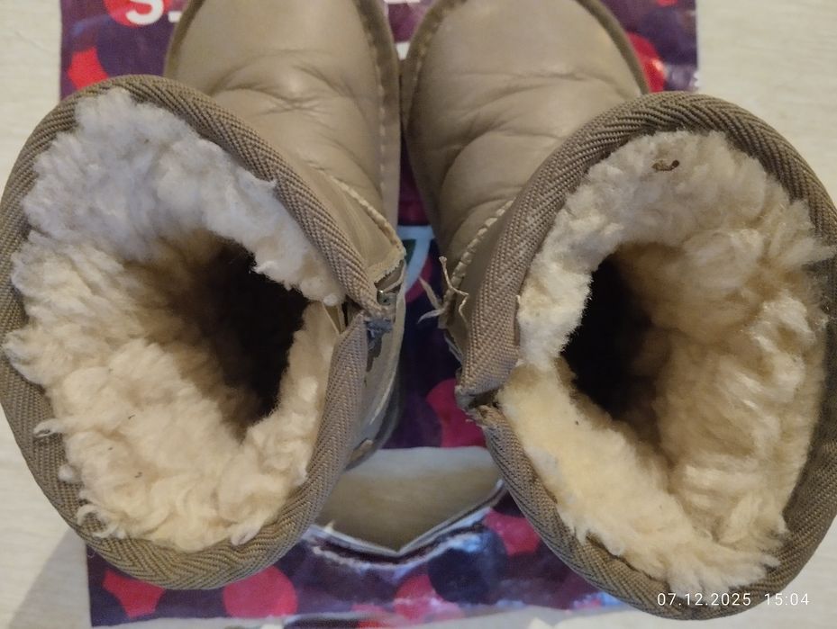 Продам угги бежевого цвета 26 размер
