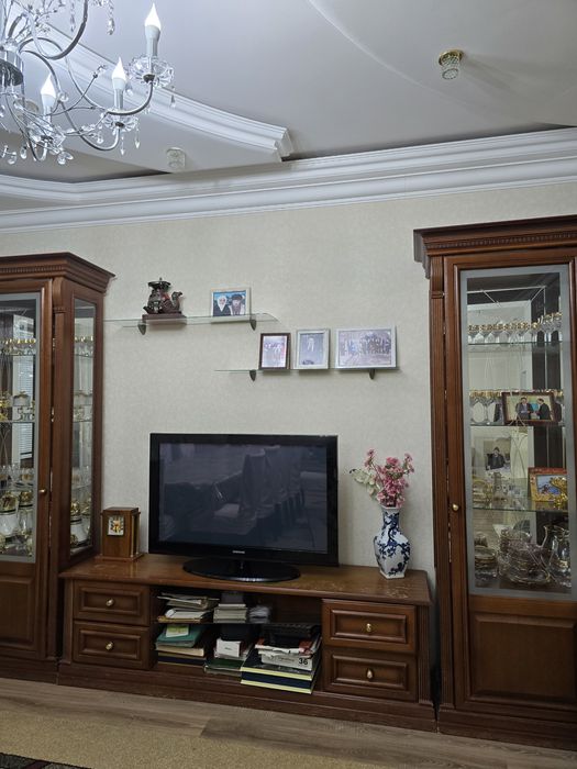 Горка в коричневом цвете