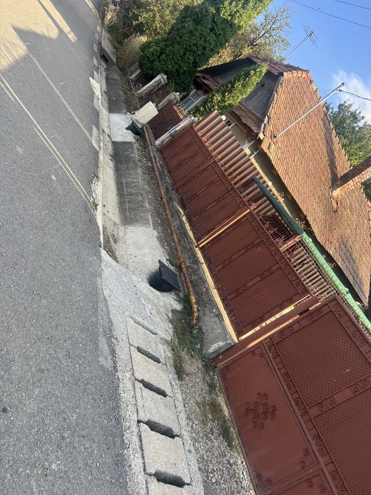 Panouri gard Doua porti mari O poarta pietonala