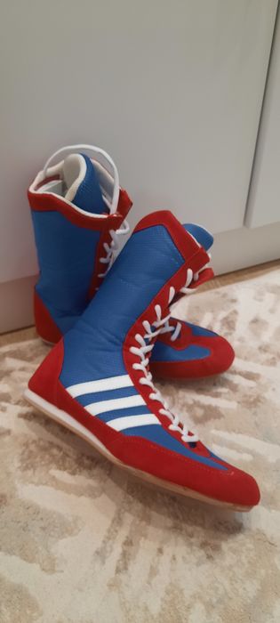 Продам обувь спортивную