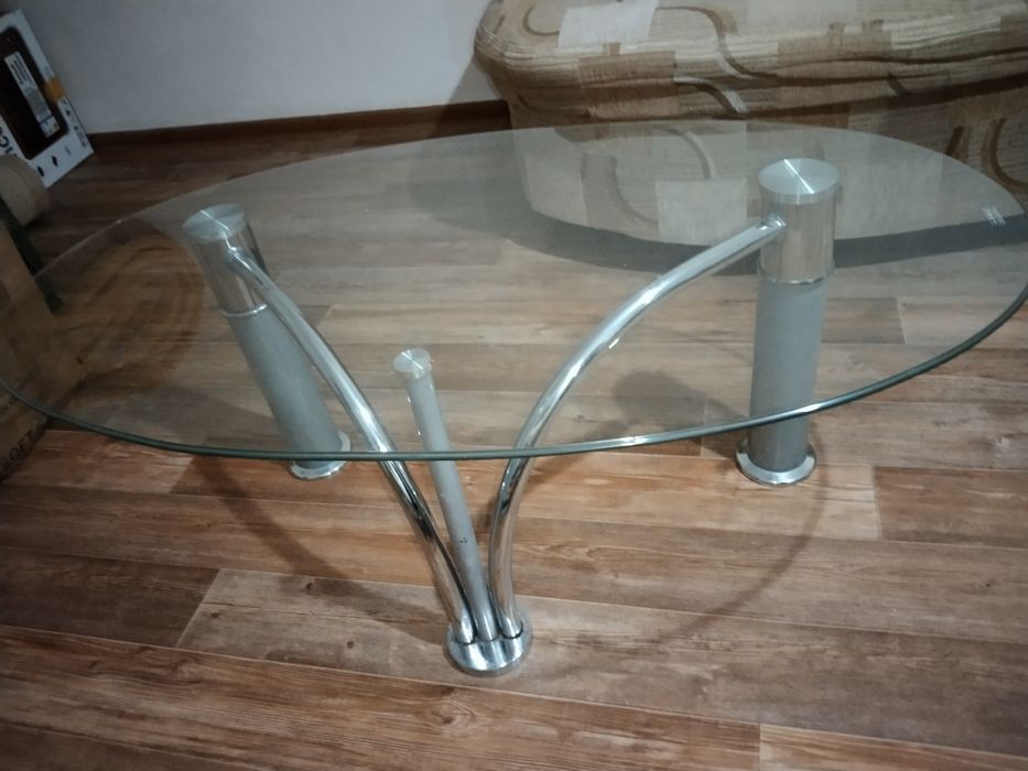 Продам стол журнальный