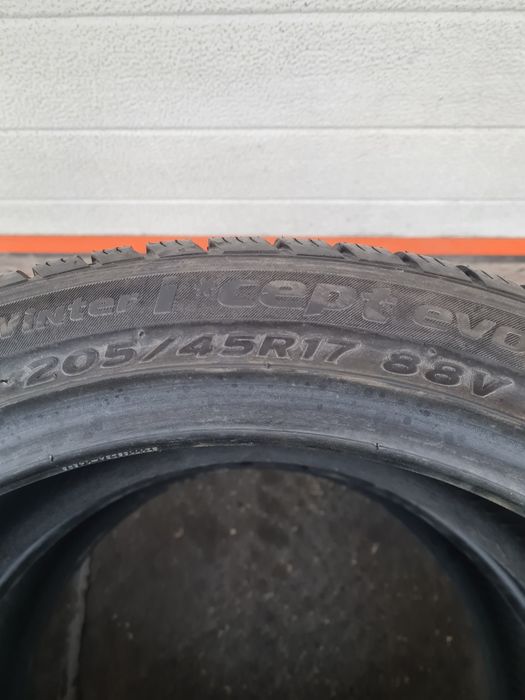 Зимни гуми 2 броя HANKOOK Winter Icept Evo2 205 45 R17 дот 2415