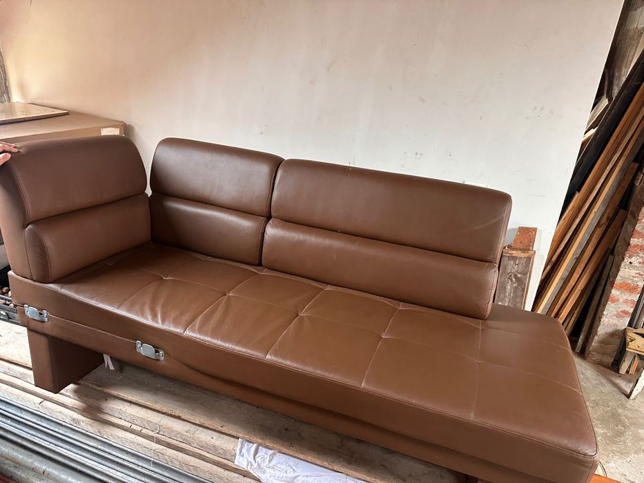 Colțar maro de piele